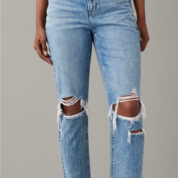 American Eagle Strigid Ripped Mom Jeans - Picture 3 of 6